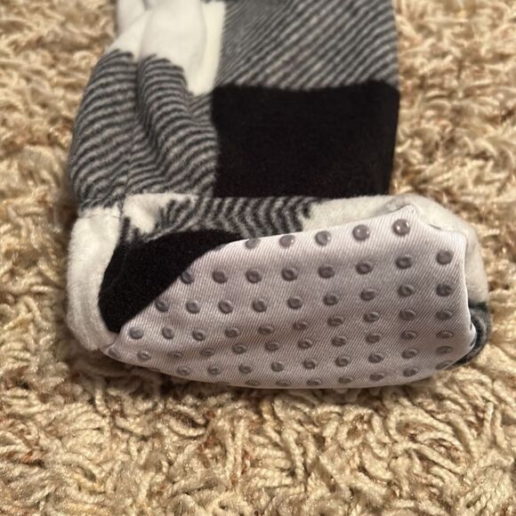 NWT - The Children’s Place- Baby Pajamas- Size 6-9 Months - Picture 3 of 4